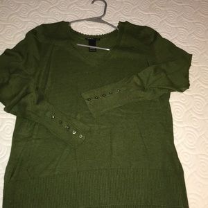 Green long sleeved light weight sweater